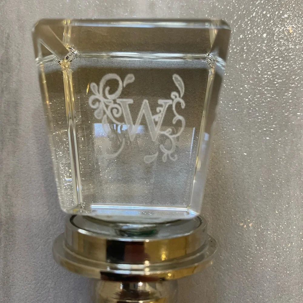 Script W Glass Cube Wine Bottle Stopper